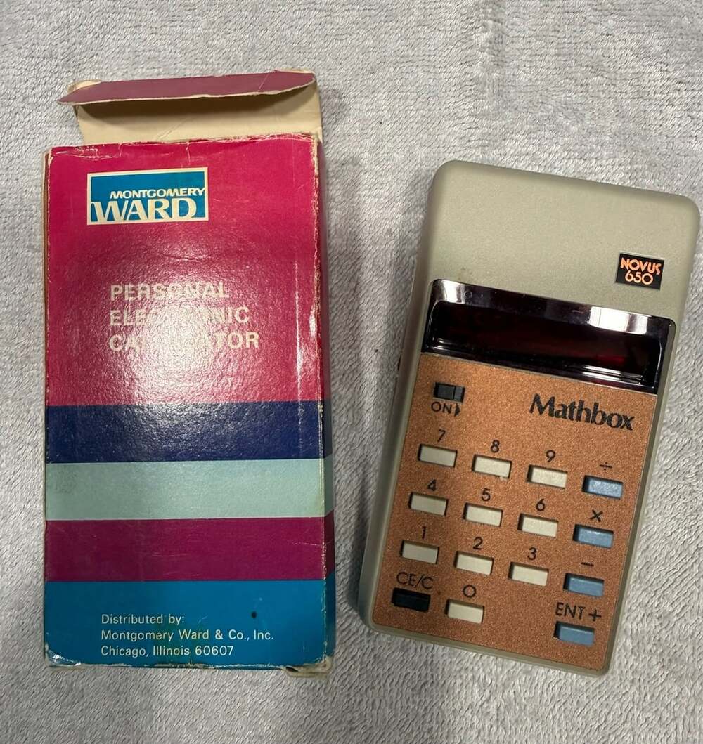 Vintage Wards Novus 650 Mathbox Calculator with Box